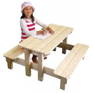 Dětský dřevěný stolek s lavičkami